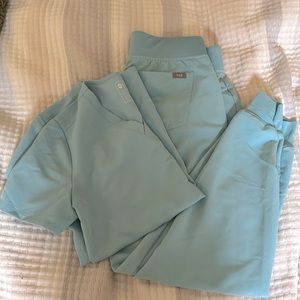 Figs scrub set. Size small. Hardly used